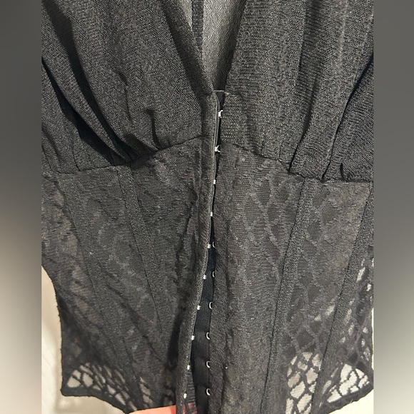 NWT Lulus Short Sleeve Bodysuit, Size L - Picture 5 of 10